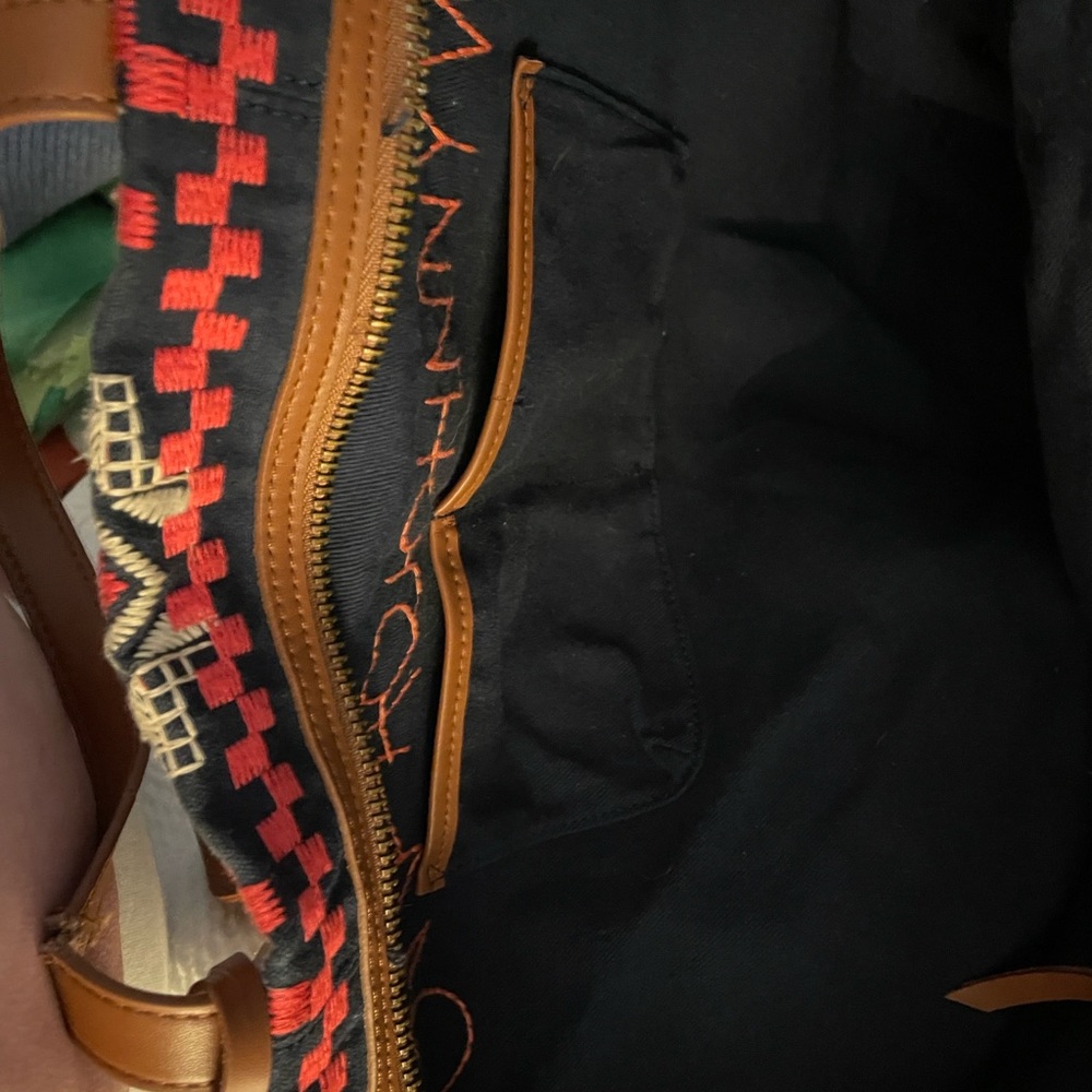 Johnny Was Weekender
Embroidered bag - Picture 11 of 11